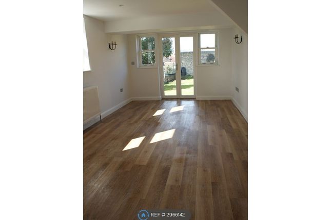 A Longfellow Avenue, Garden Flat, Bath photo 5