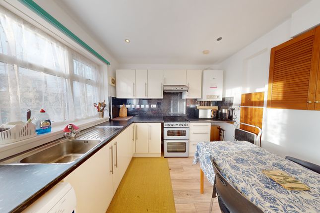 Flat for sale in Shelley Road, Oxford