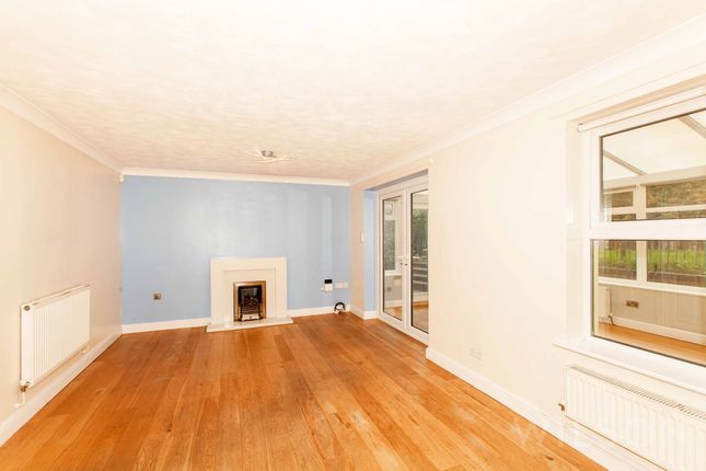 8 Kingfisher Court, Chesterfield photo 4