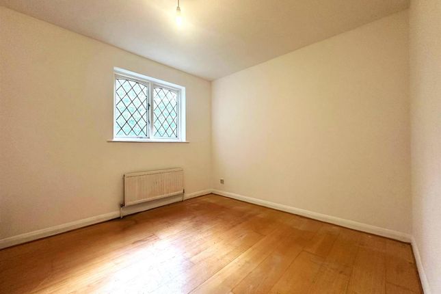 25, Padcroft Road, West Drayton photo 4