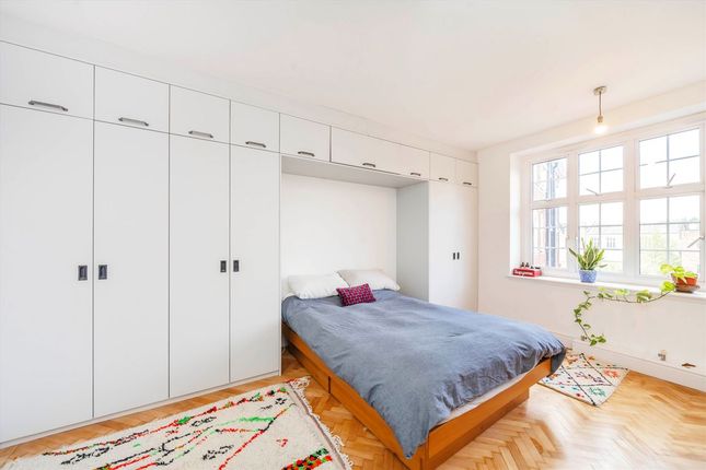 14 Heathfield Court, Heathfield Terrace, London photo 4