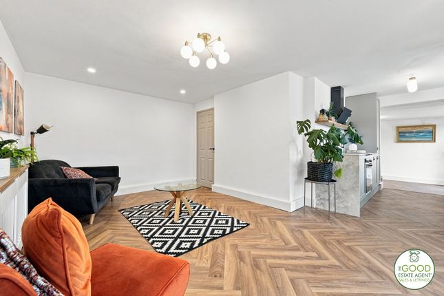 Hallwood Road, Handforth, Wilmslow photo 4