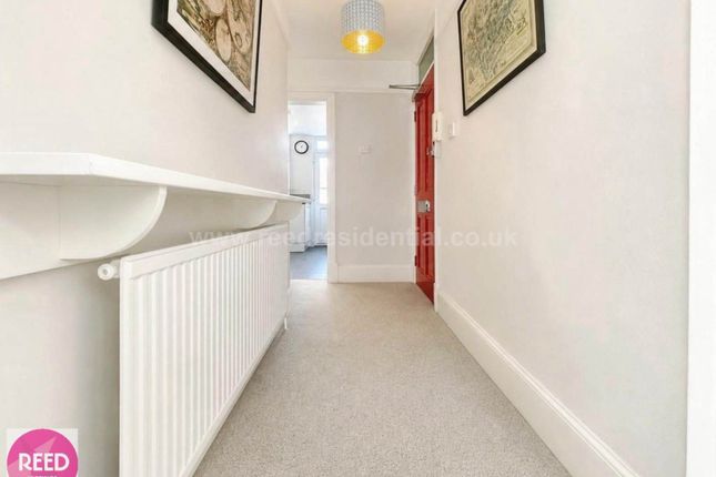 16, St. Johns Court, Westcliff On Sea photo 4