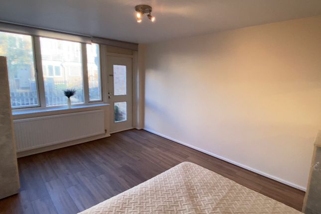 55, Amina Way, London photo 3