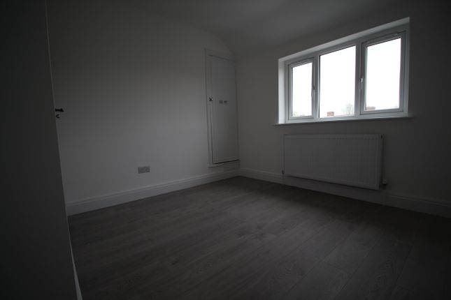235, Beam Avenue, Dagenham photo 3