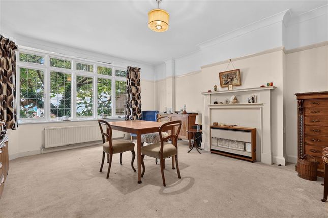 27, Kinnaird Avenue, London photo 4