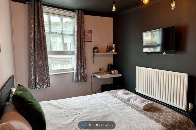 Studio flat on Charlotte St, Brighton, £825/mo