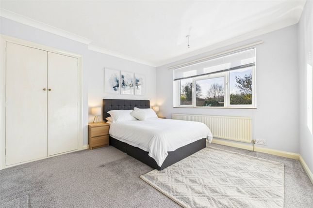 47, Westwood Green, Maidenhead photo 3