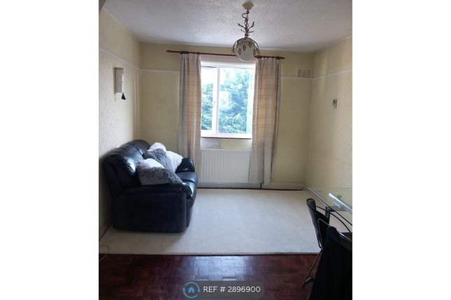 Clayton Road, Chessington photo 4