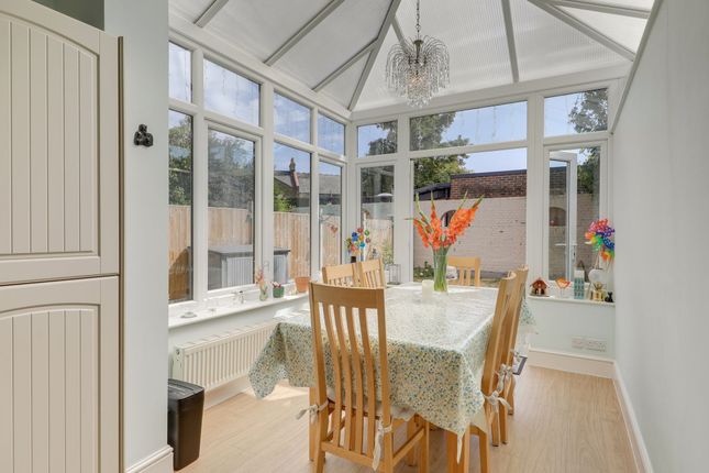 33 Rathfern Road, London photo 3