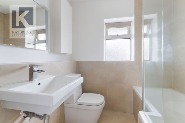 7 Reynolds Avenue, Chessington photo 2