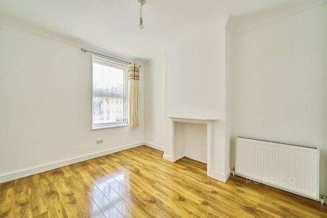 106, Vicarage Road, London photo 4