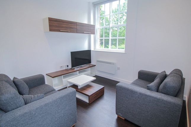 Thumbnail Flat to rent in Park Square South, Leeds