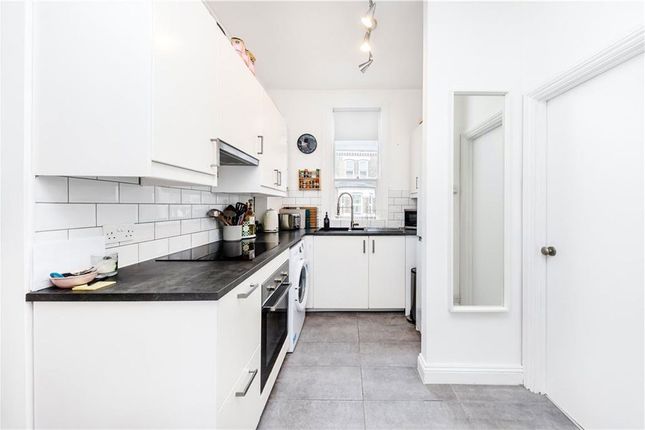 16B, Strathblaine Road, London photo 3
