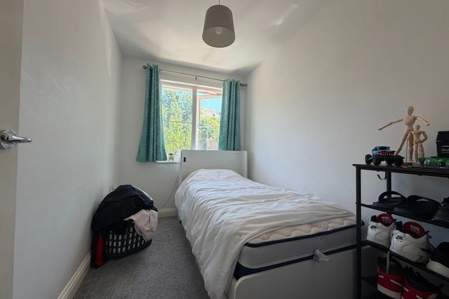 15 Finch Close, Faversham photo 2