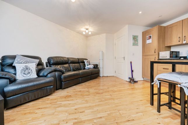45, Scarlett Avenue, AYLESBURY photo 3