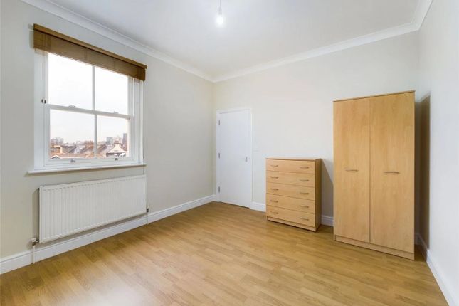 Flat 4, 502, Hoe Street, London photo 3