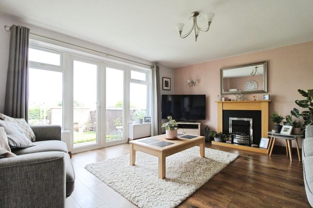32 Vasterne Close, Swindon photo 3