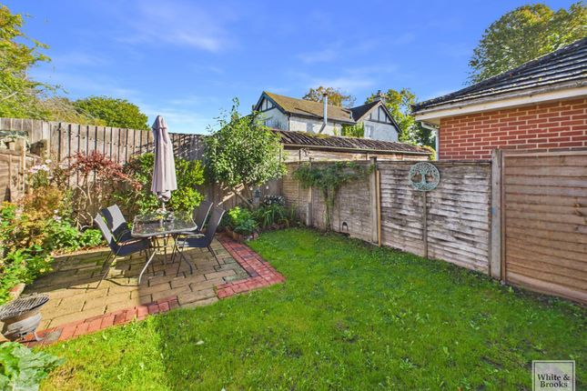 8 Hamilton Gardens, Chichester photo 4