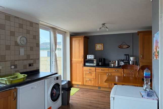 55 Ger Y Gwendraeth, Kidwelly photo 4