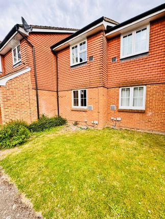 Flat to rent in Pinewood Mews Stanwell, Staines