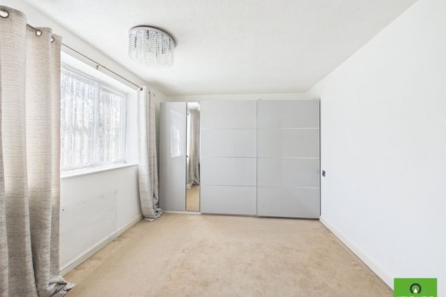 28, Bancroft Chase, Hornchurch photo 4
