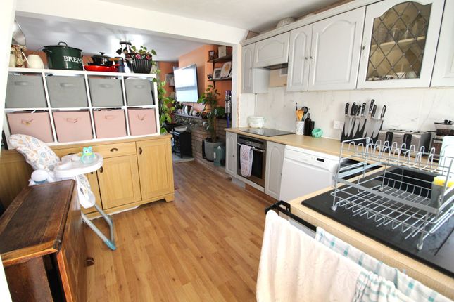 60, High Road, Beeston photo 4