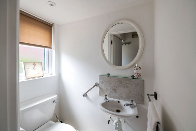 40 Churchfield Road, Reigate photo 4