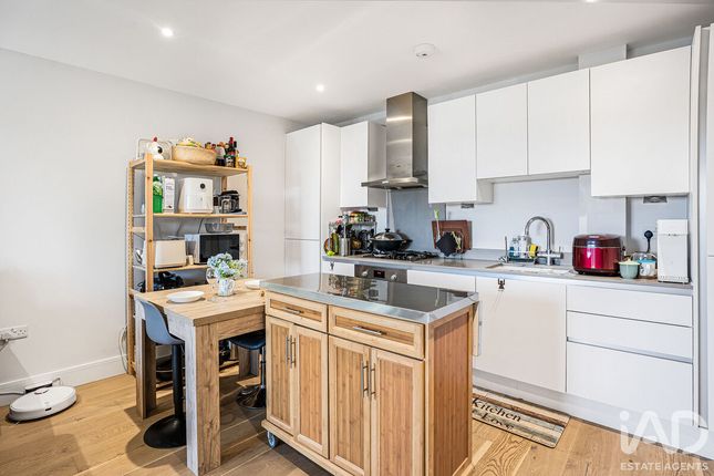 Flat Flat 5, 68A, Grove Road, London photo 4