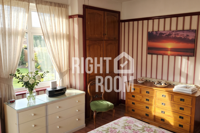 Room 4, 32 Sharon Gardens, London photo 4