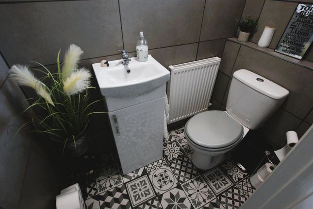 1, Candys Close, Wimborne photo 5