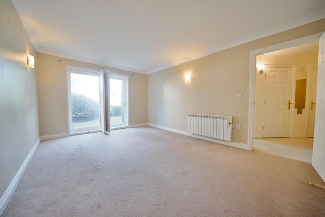 Flat 2, 8, Corscombe Close, Weymouth photo 2
