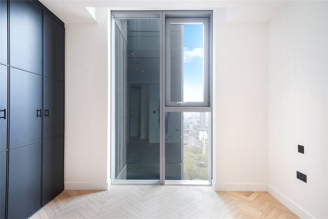 Flat to rent in Valencia Tower, London