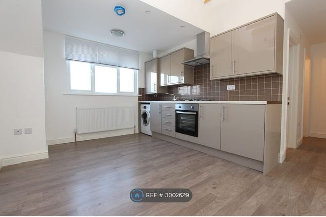 Flat   Rayners Lane, Pinner photo 4