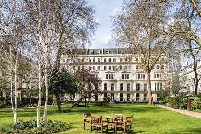 Flat to rent in Kensington Gardens Square, Bayswater, London
