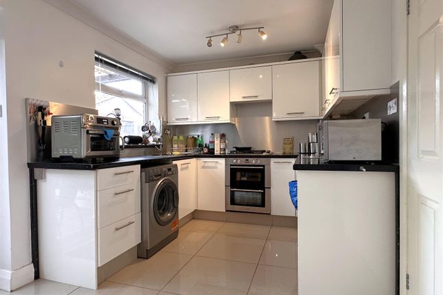 4, Witham Close, Newark photo 4
