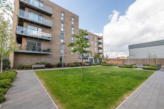 Thumbnail Flat for sale in Hickman Avenue, London