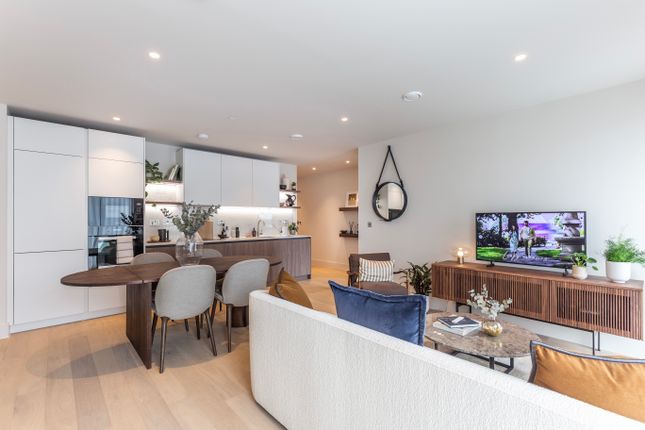 Penthouse for sale in 5-03 West Hampstead Central, London