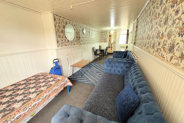 23, Lower Rushton Road, Bradford photo 2