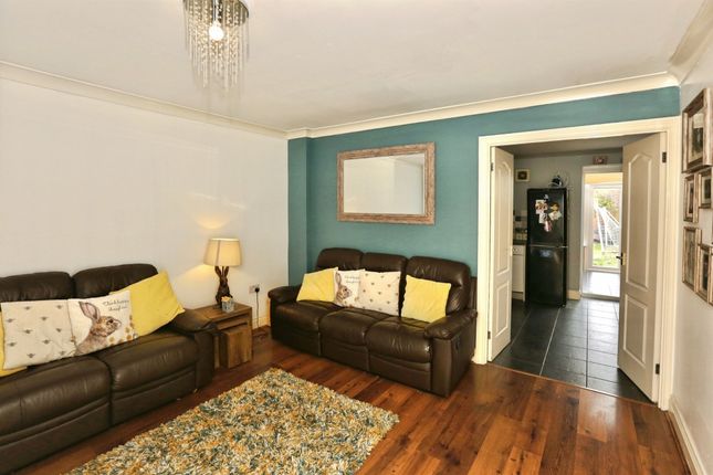 16, Bracken Close, Lee-On-The-Solent photo 4