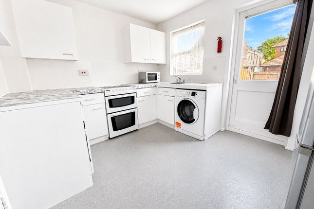 73, Longbridge Way, London photo 3