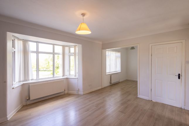 3 Low Grange View, Leeds photo 4
