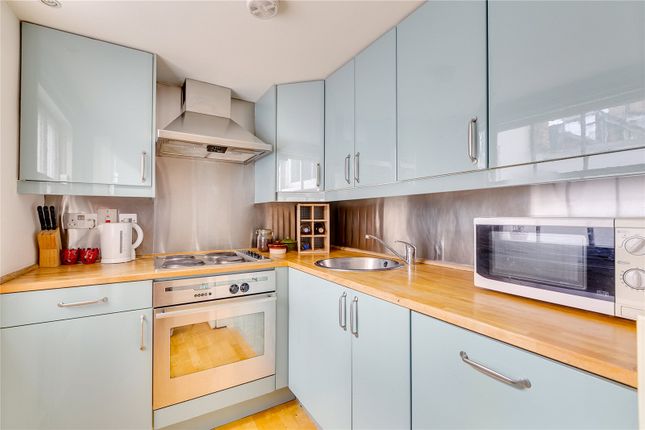 Flat to rent in Holland Street, London
