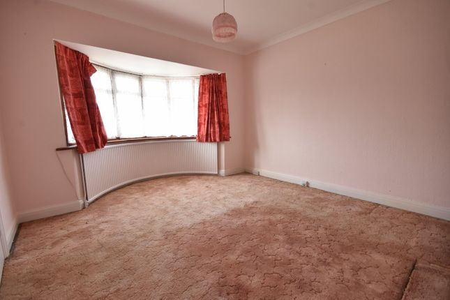 5, Raleigh Drive, Surrey photo 2
