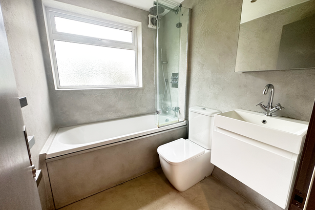 Flat for sale in Lambs Close, Potters Bar