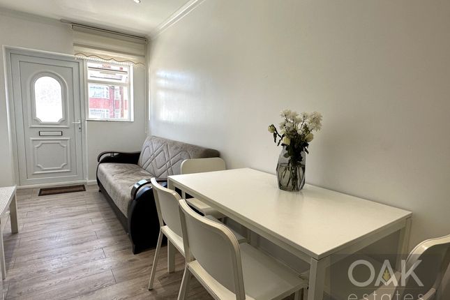 Flat to rent in Firs Lane, London