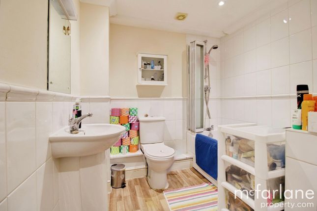 60 Godwin Court, Swindon photo 4