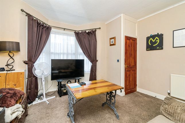 79, Lorne Park Road, LOWESTOFT photo 3