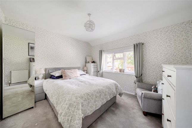 29, North Road, Hersham photo 3