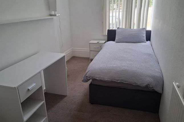 Room One, 4 Clifton Grove, Old Torwood Road, Torquay photo 3